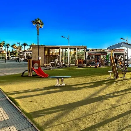 Two Bedroom With Wifi, Close To The Beach, In Playa De Americas *