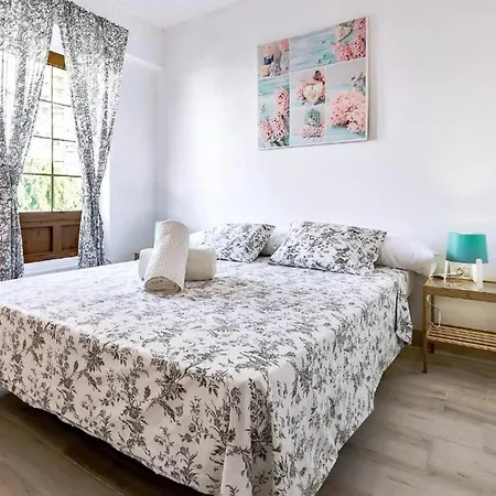 Apartment Two Bedroom With Wifi, Close To The Beach, In Playa De Americas *